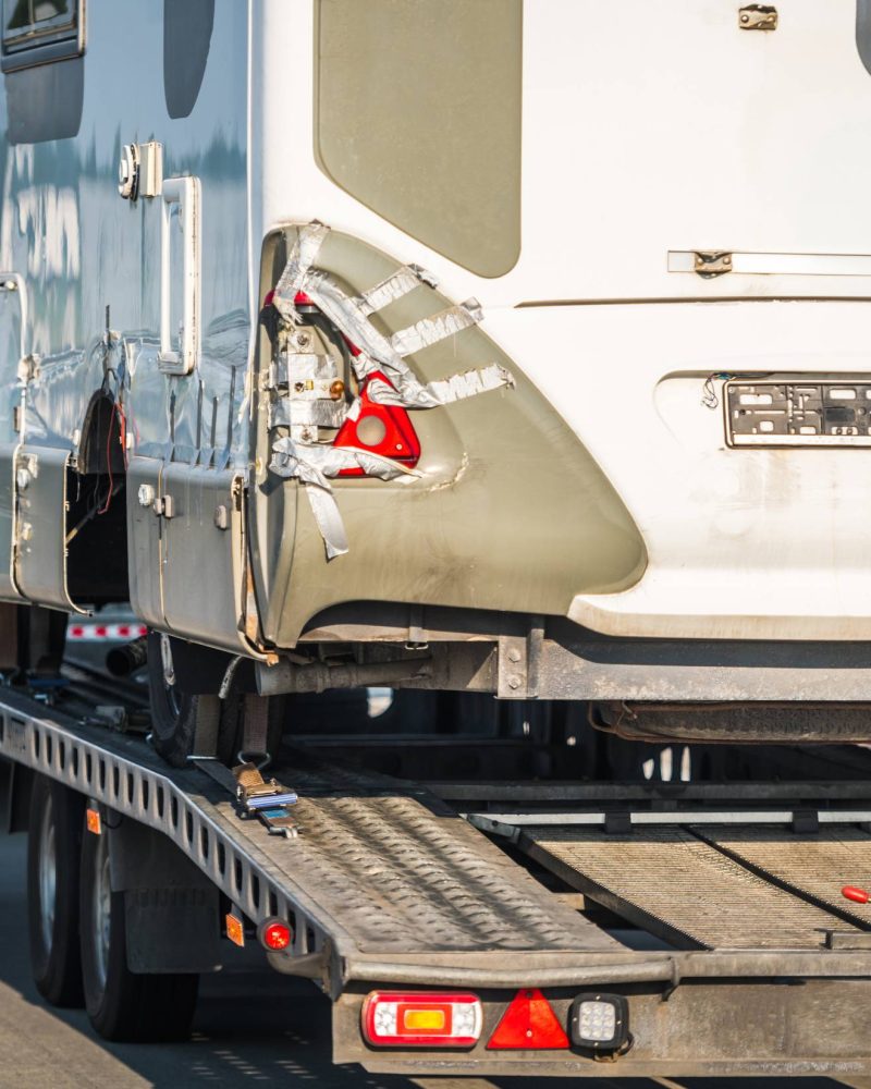 damaged-camper-vans-rv-towed-away-to-a-repair-shop-2026-01-08-08-06-30-utc