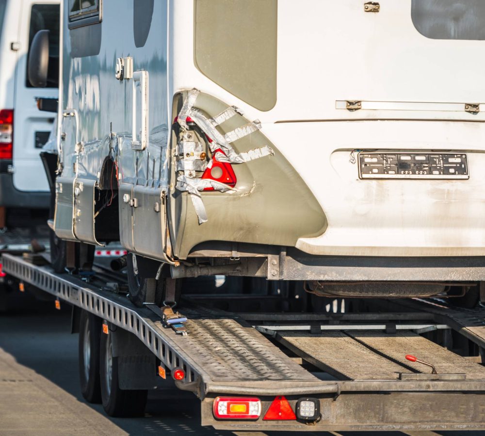 damaged-camper-vans-rv-towed-away-to-a-repair-shop-2026-01-08-08-06-30-utc